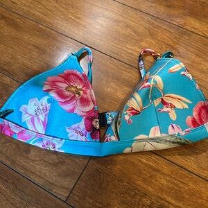 Triangl bathing suit top